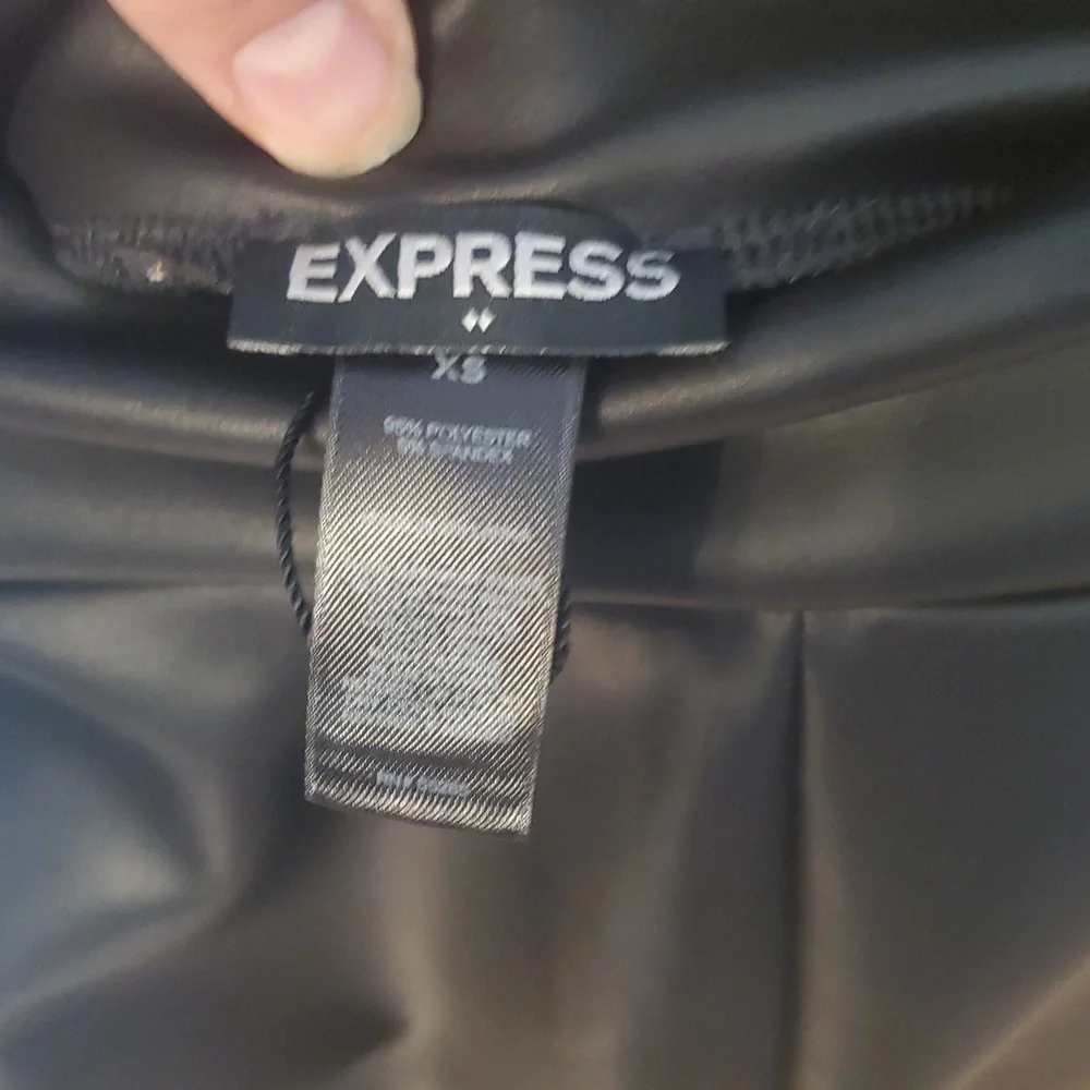 Express NWOT Black Faux Leather Leggings Pants Size XS‎